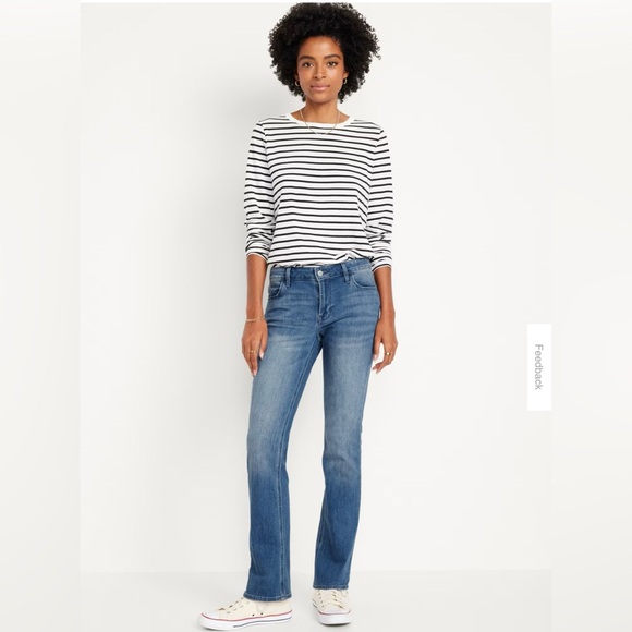 ♥️CLOSET CLEAROUT♥️ Old Navy Medium Wash Mid Rise Bootcut Jeans - Picture 2 of 7